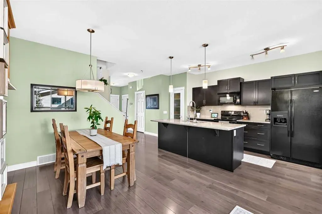 10 Reunion Grove NW