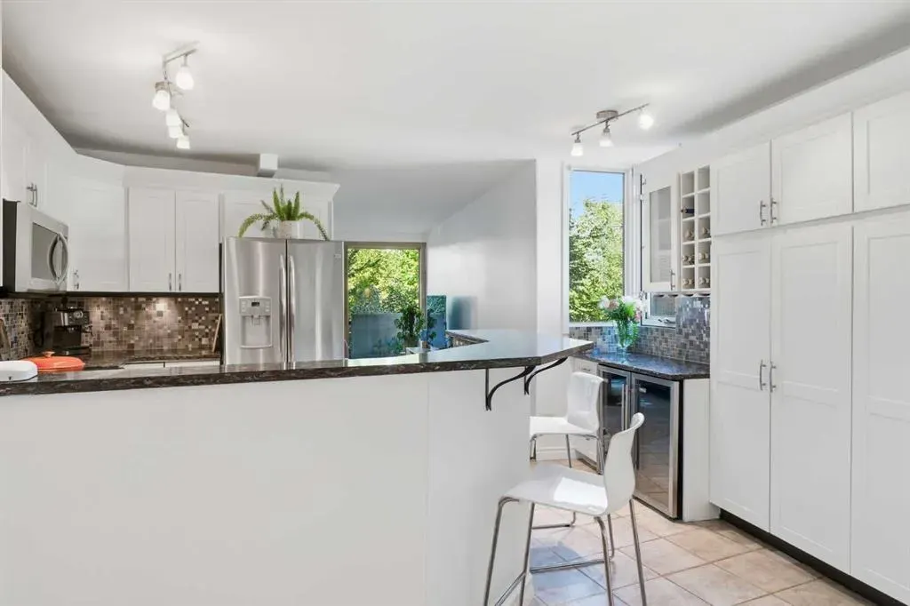 323 13 Avenue SW #203