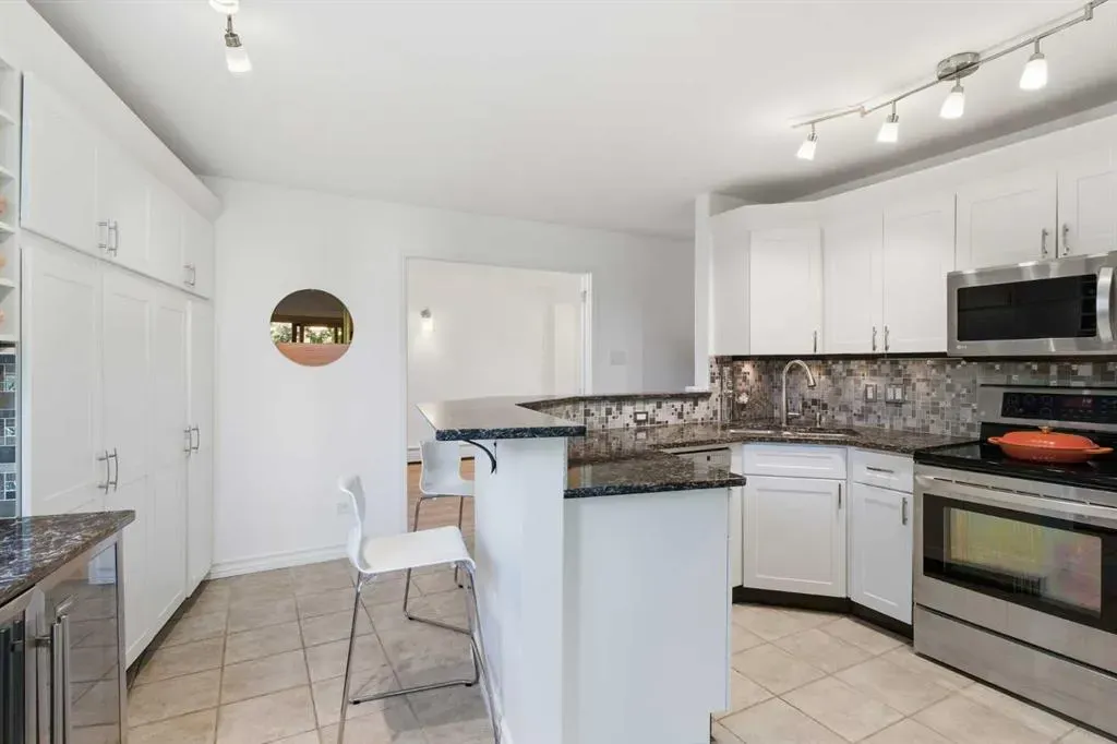 323 13 Avenue SW #203