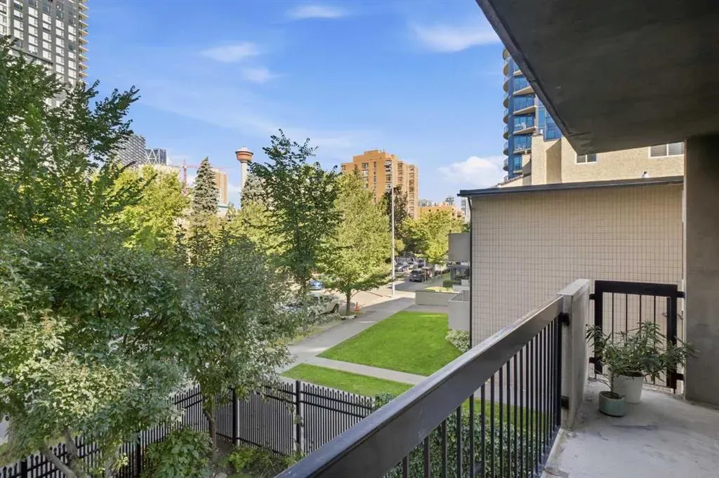 323 13 Avenue SW #203