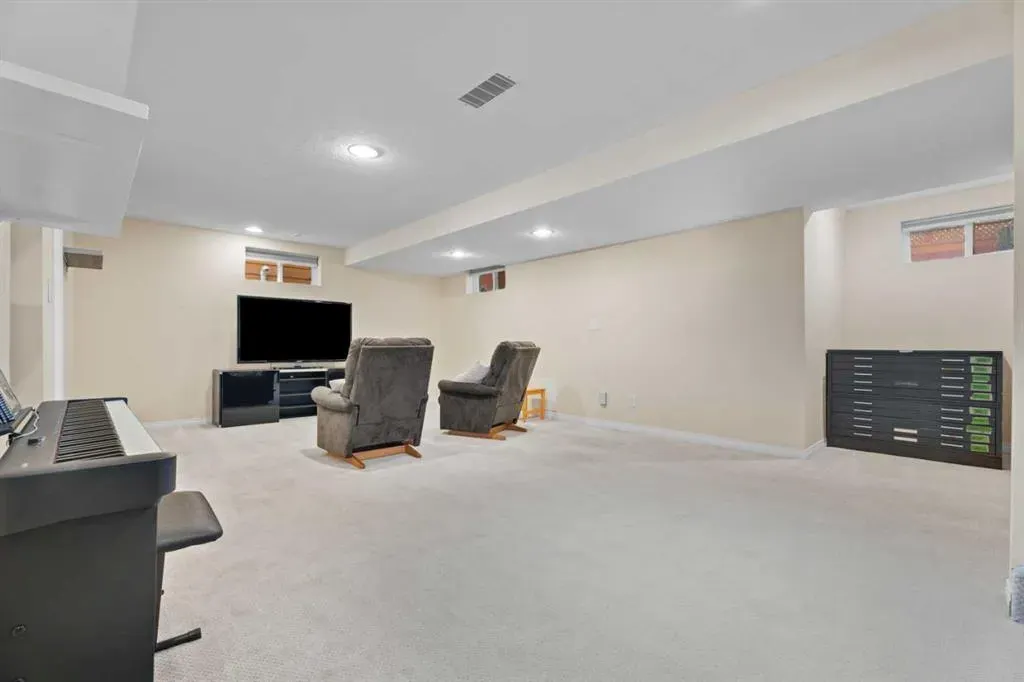 135 Cantree Place SW