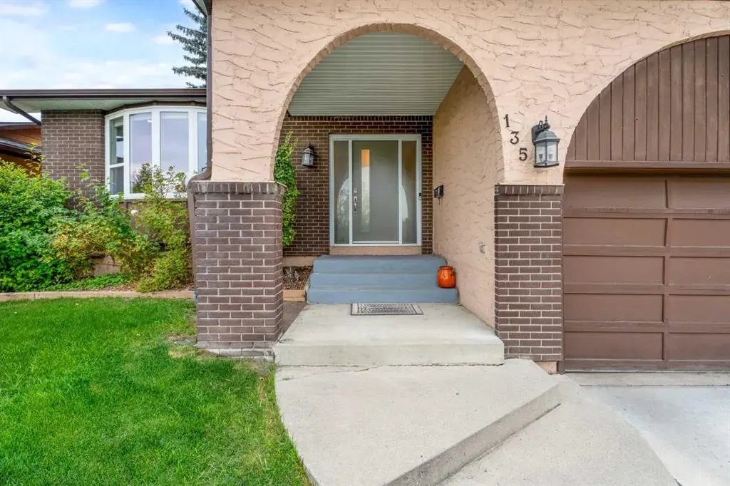135 Cantree Place SW