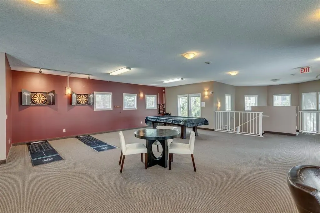 20 Royal Oak Plaza NW #210