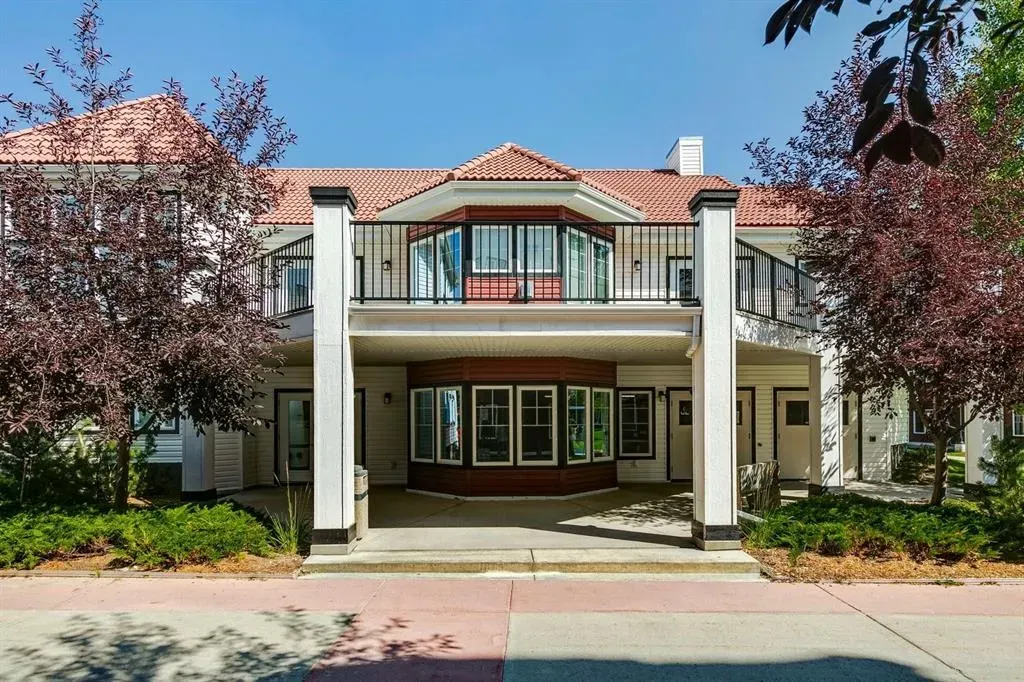 20 Royal Oak Plaza NW #210