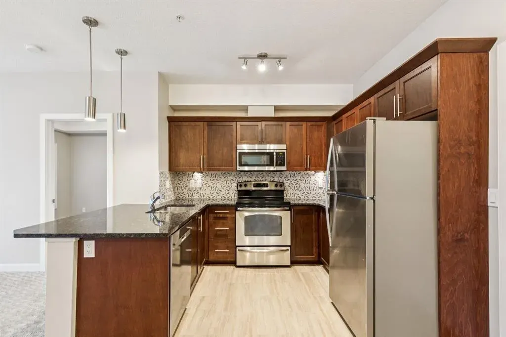 20 Royal Oak Plaza NW #210