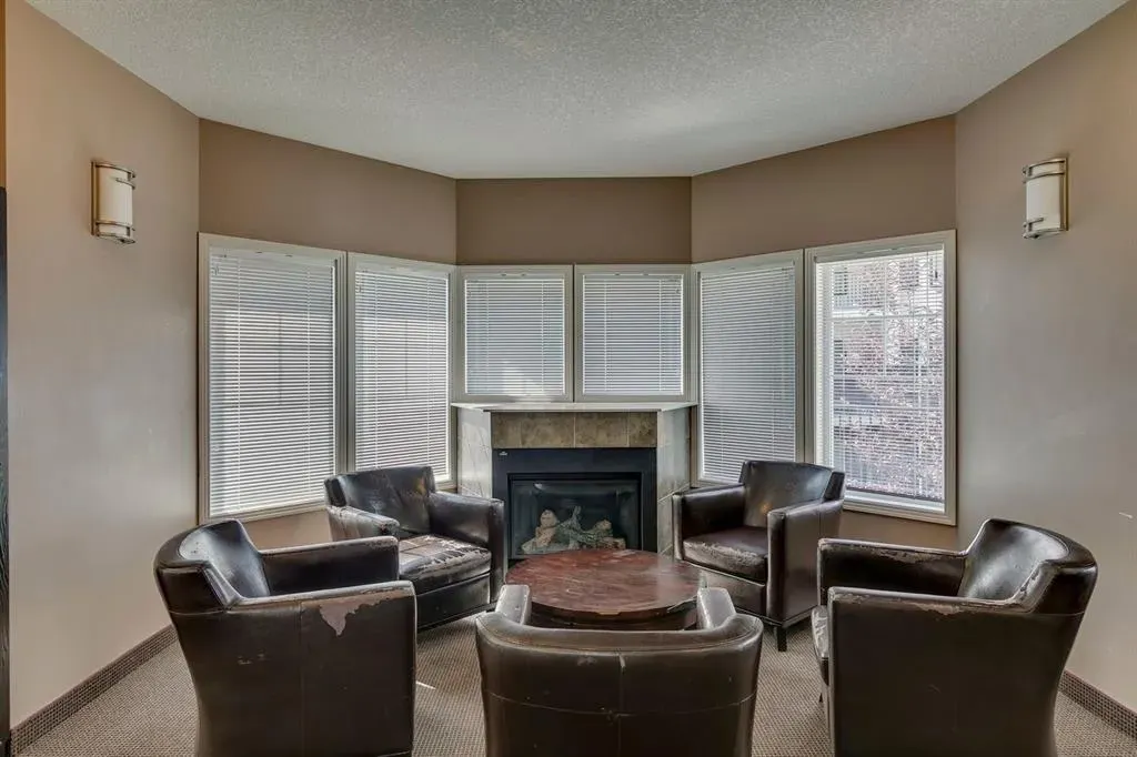 20 Royal Oak Plaza NW #210