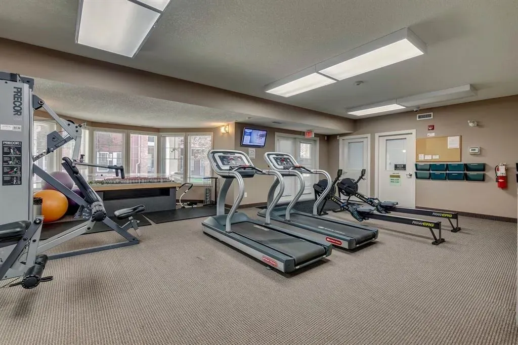 20 Royal Oak Plaza NW #210