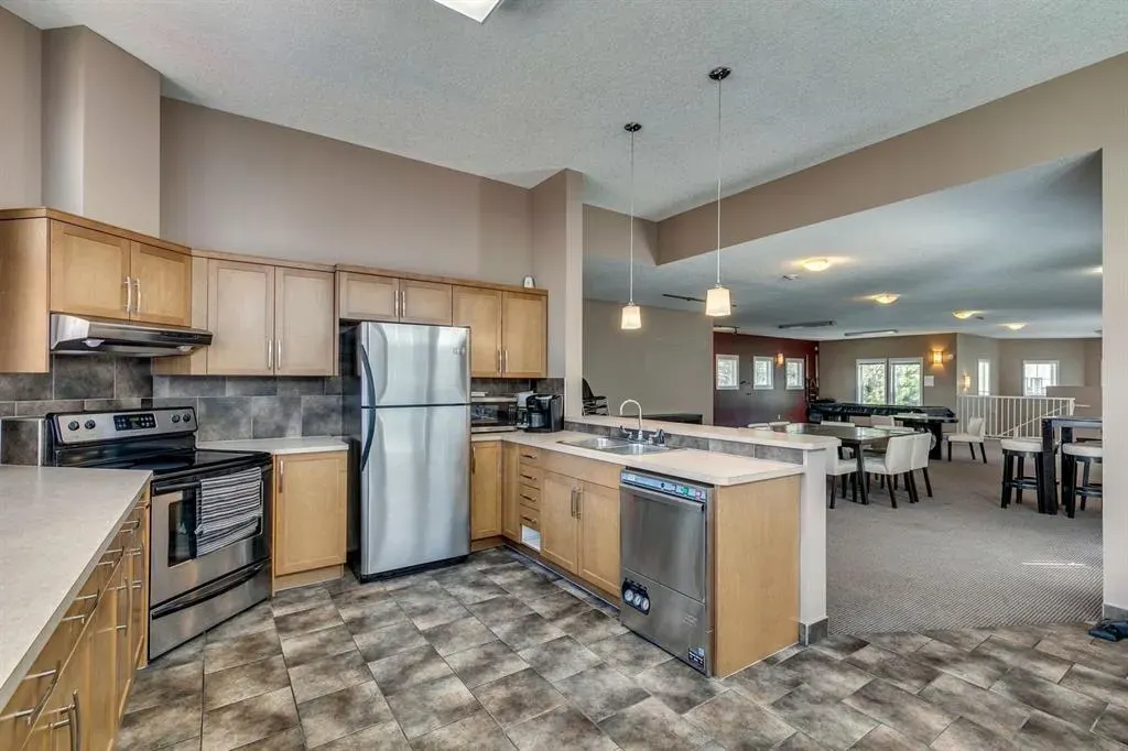20 Royal Oak Plaza NW #210