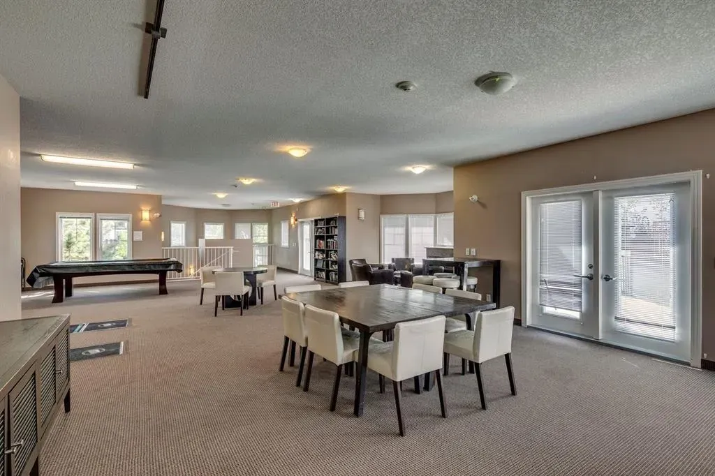 20 Royal Oak Plaza NW #210