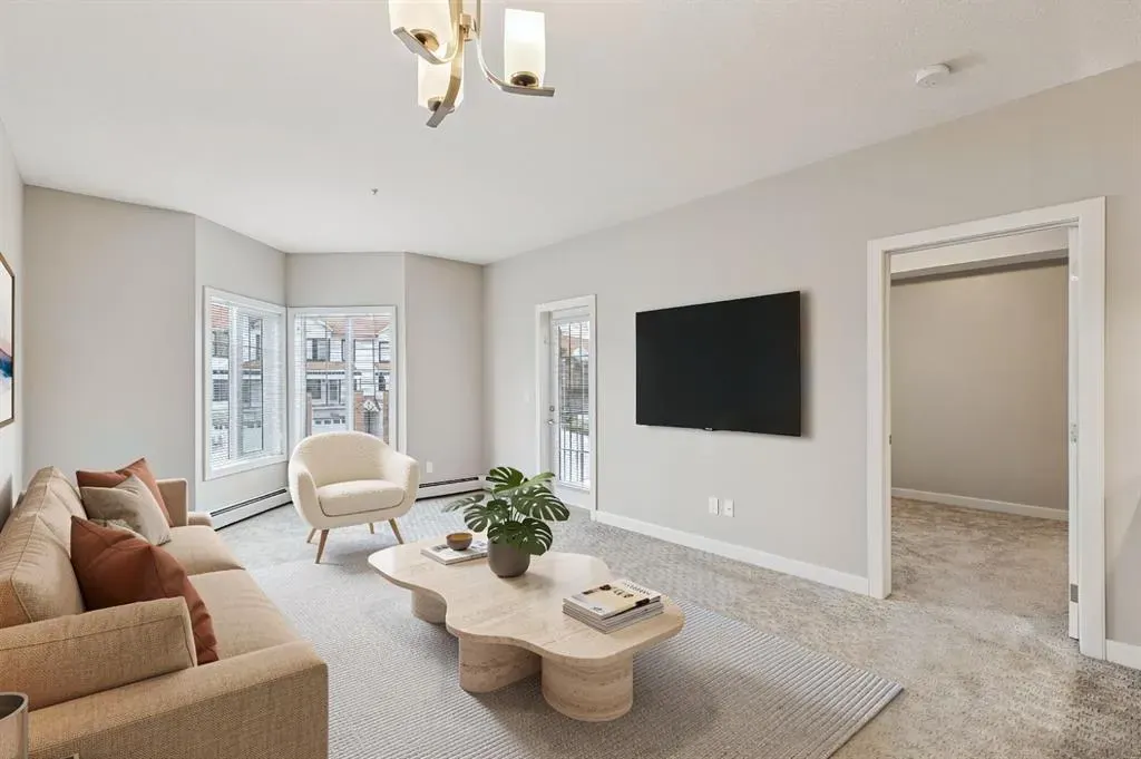 20 Royal Oak Plaza NW #210