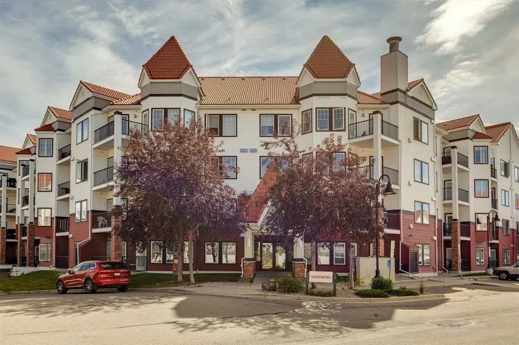 20 Royal Oak Plaza NW #210