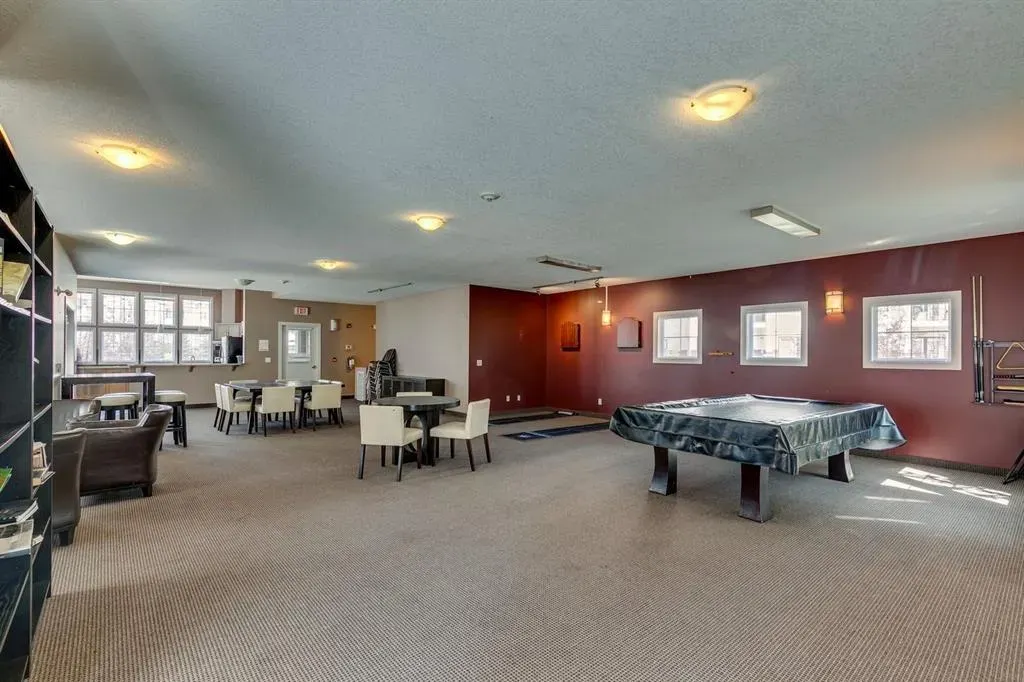 20 Royal Oak Plaza NW #210