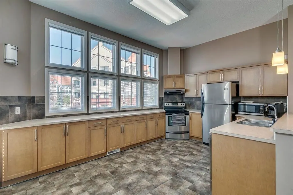 20 Royal Oak Plaza NW #210