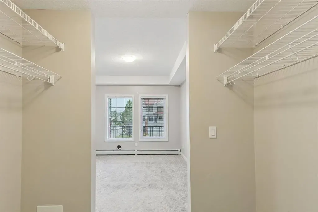 20 Royal Oak Plaza NW #210