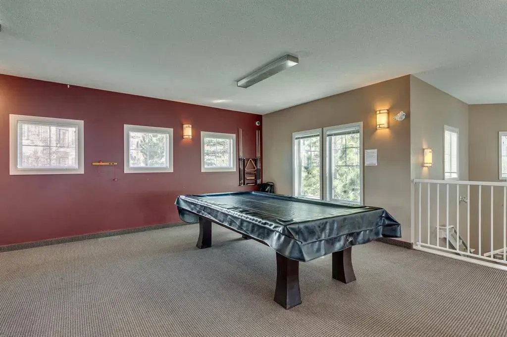 20 Royal Oak Plaza NW #210