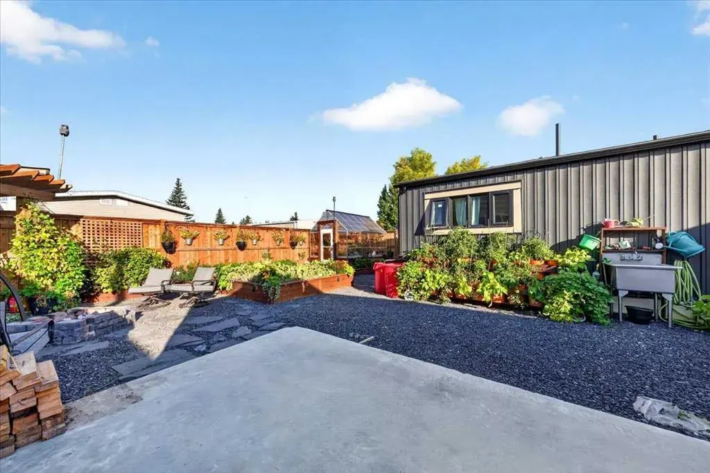 212 Spring Haven Close SE