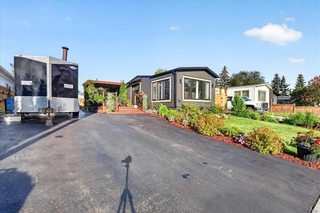 212 Spring Haven Close SE