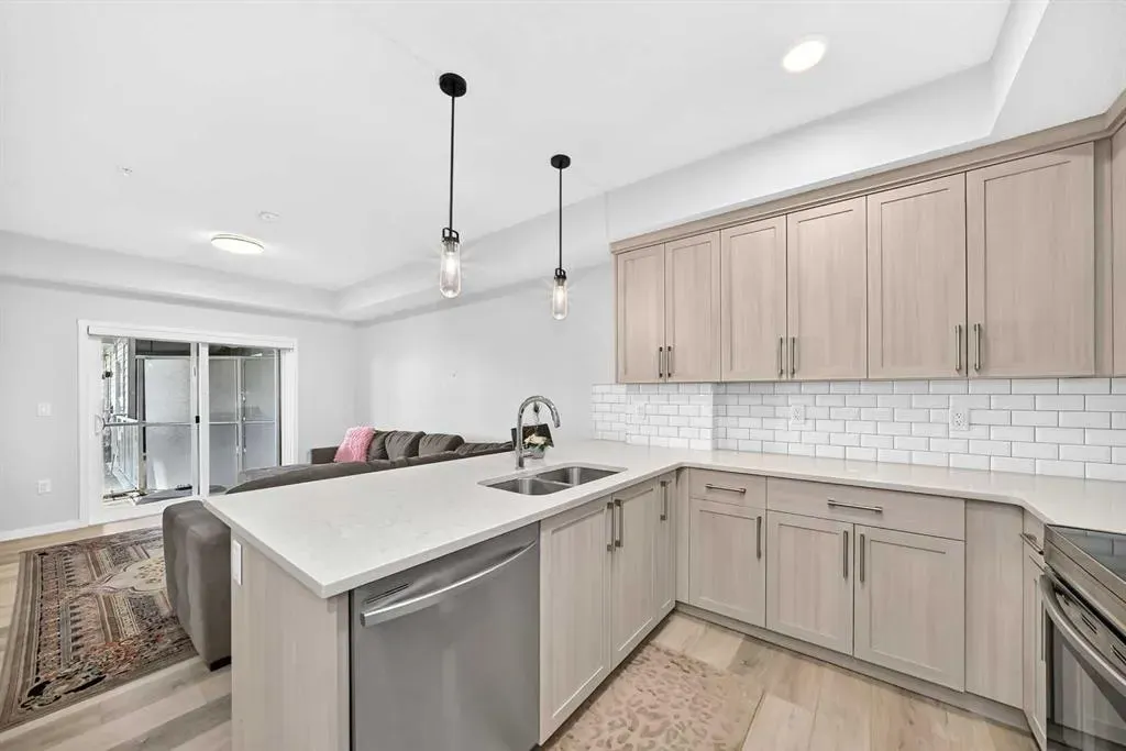 40 Carrington Plaza NW #120