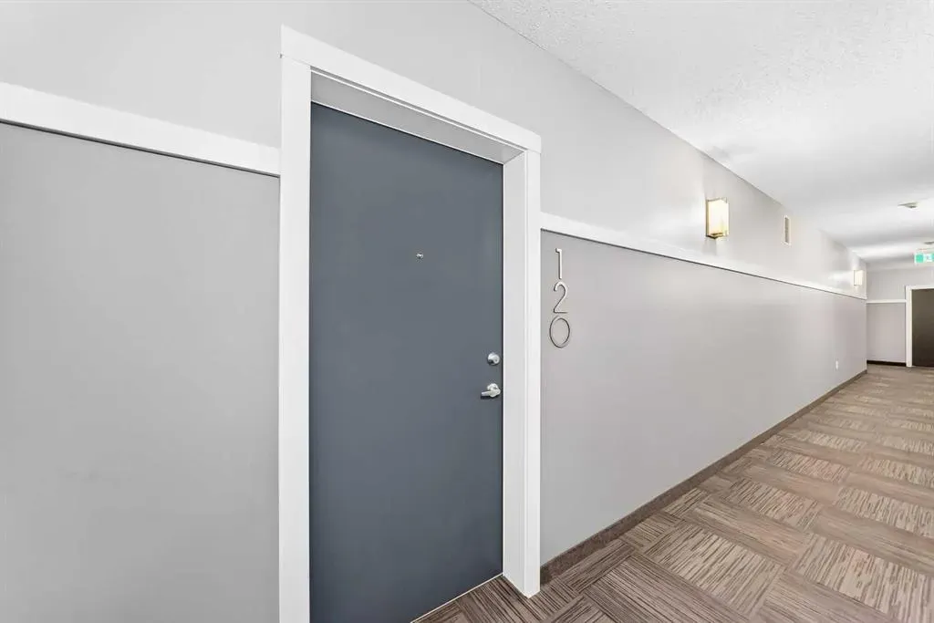 40 Carrington Plaza NW #120