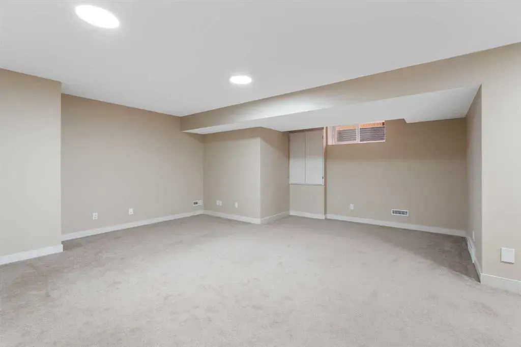 2449 Ravenswood View SE
