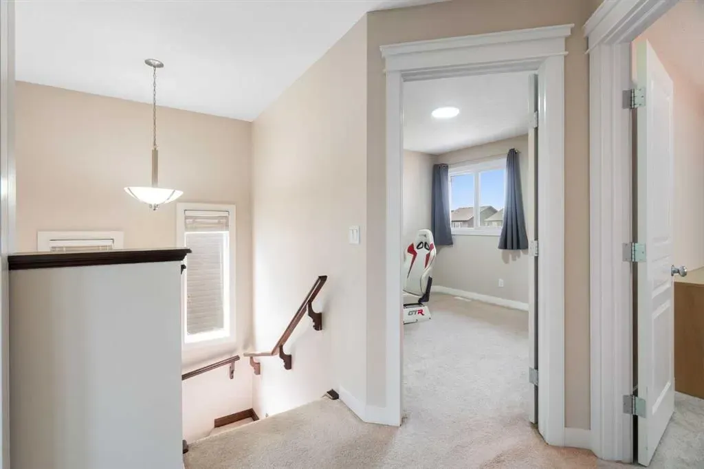 2449 Ravenswood View SE