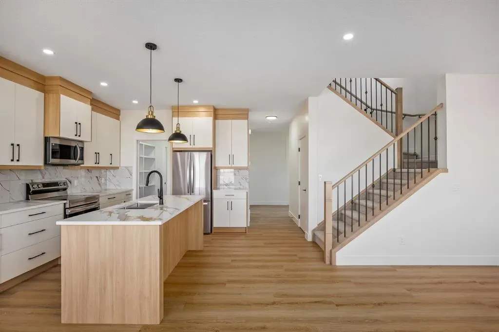 150 Lakewood Crescent