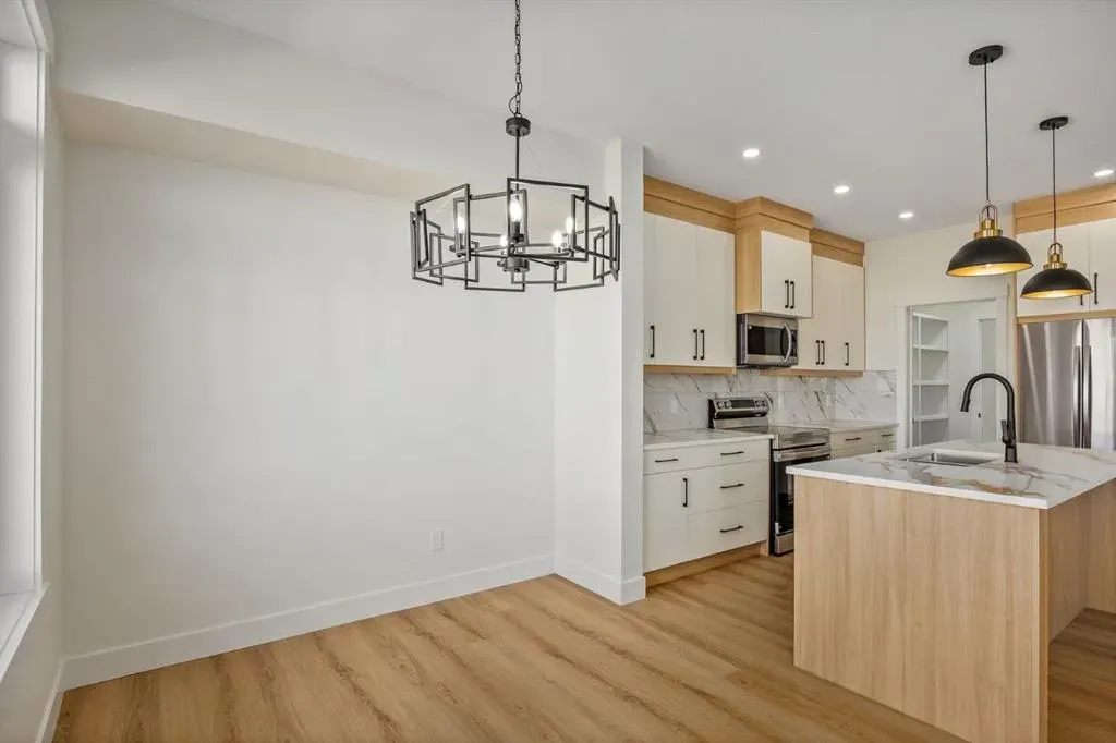 150 Lakewood Crescent