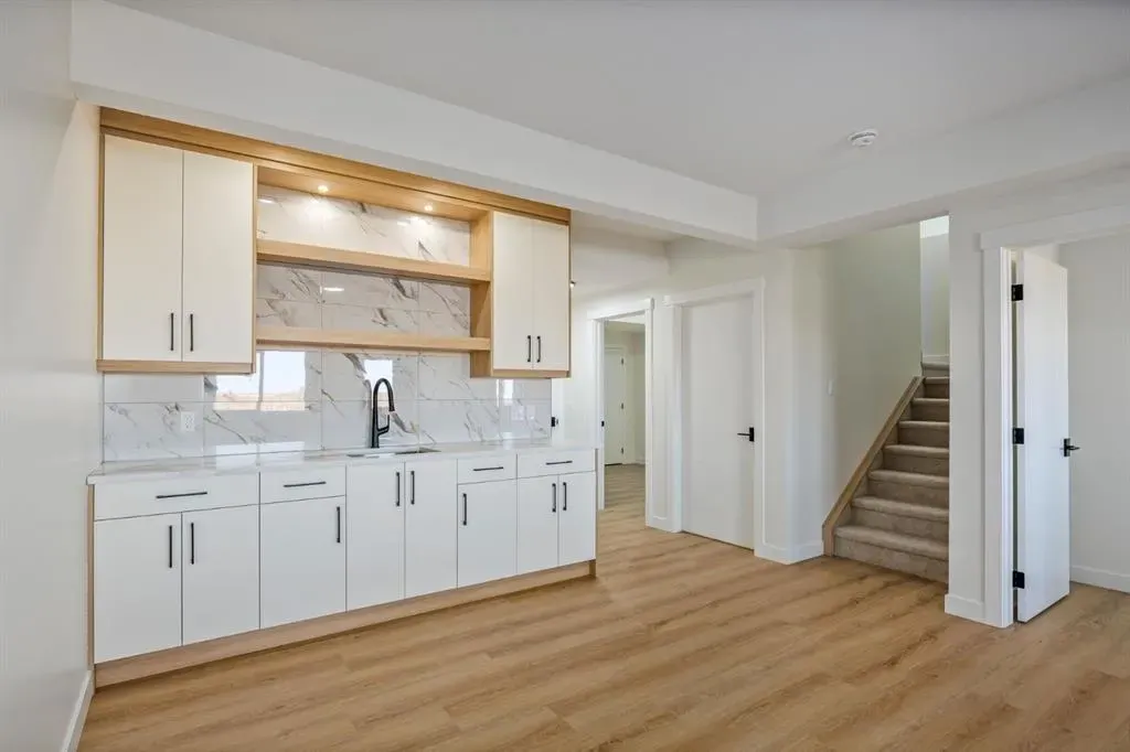 150 Lakewood Crescent