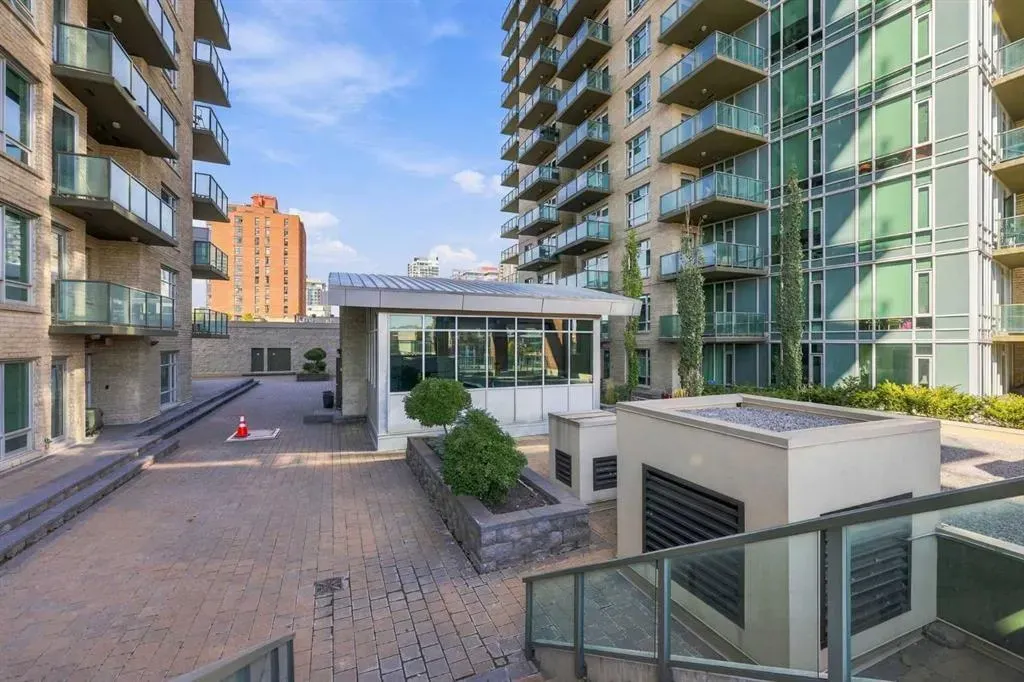 210 15 Avenue SE #2106