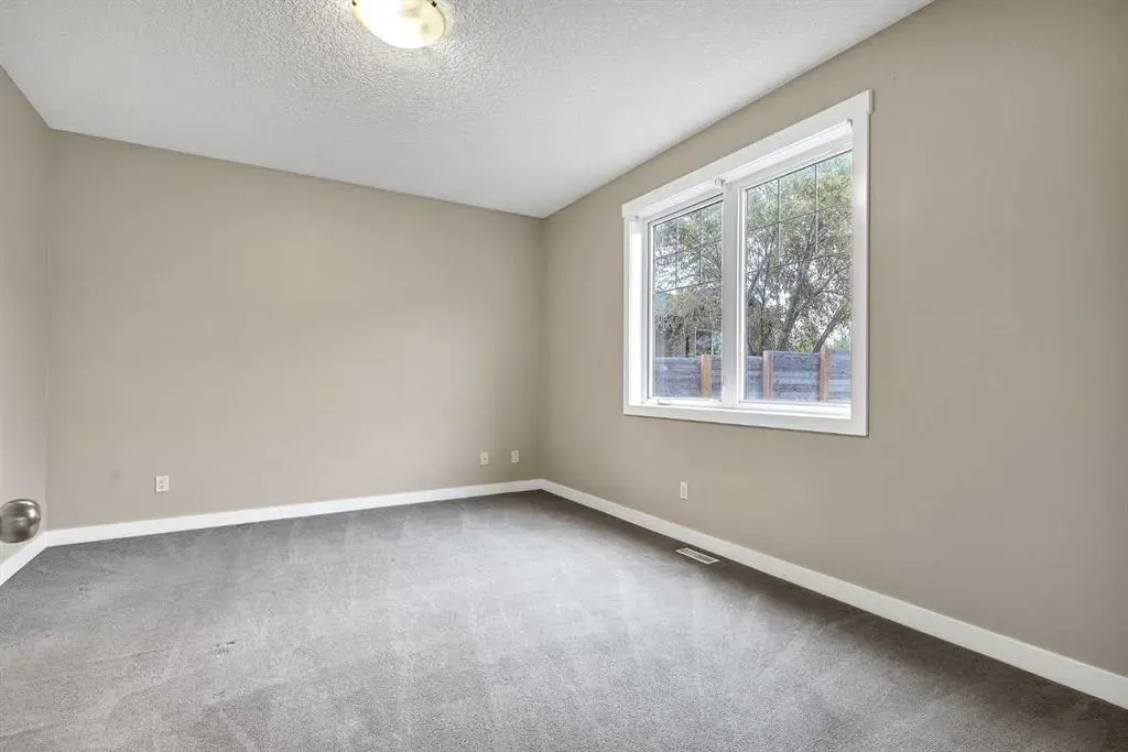 115 Strathmore Lakes Common