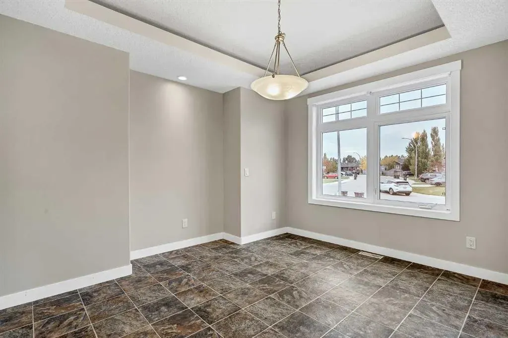 115 Strathmore Lakes Common