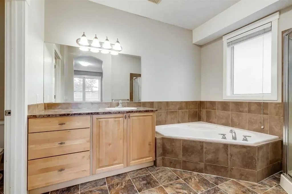 115 Strathmore Lakes Common
