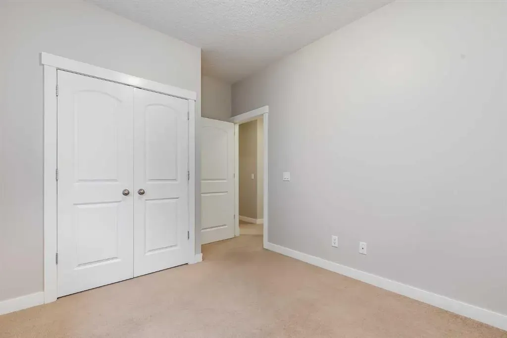 115 Strathmore Lakes Common