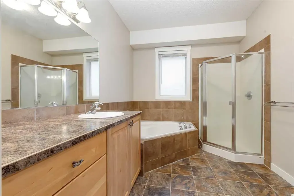 115 Strathmore Lakes Common