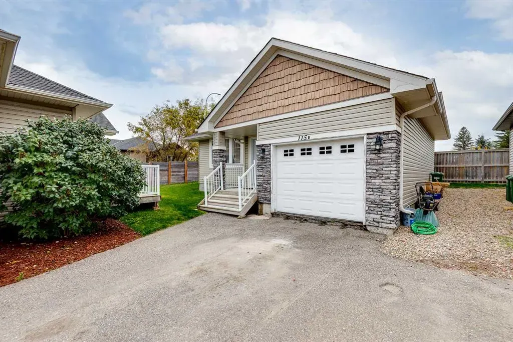 115 Strathmore Lakes Common