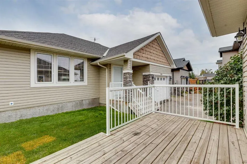 115 Strathmore Lakes Common