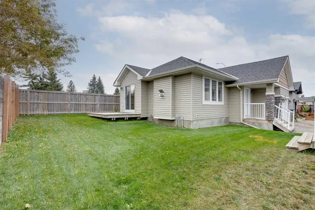 115 Strathmore Lakes Common