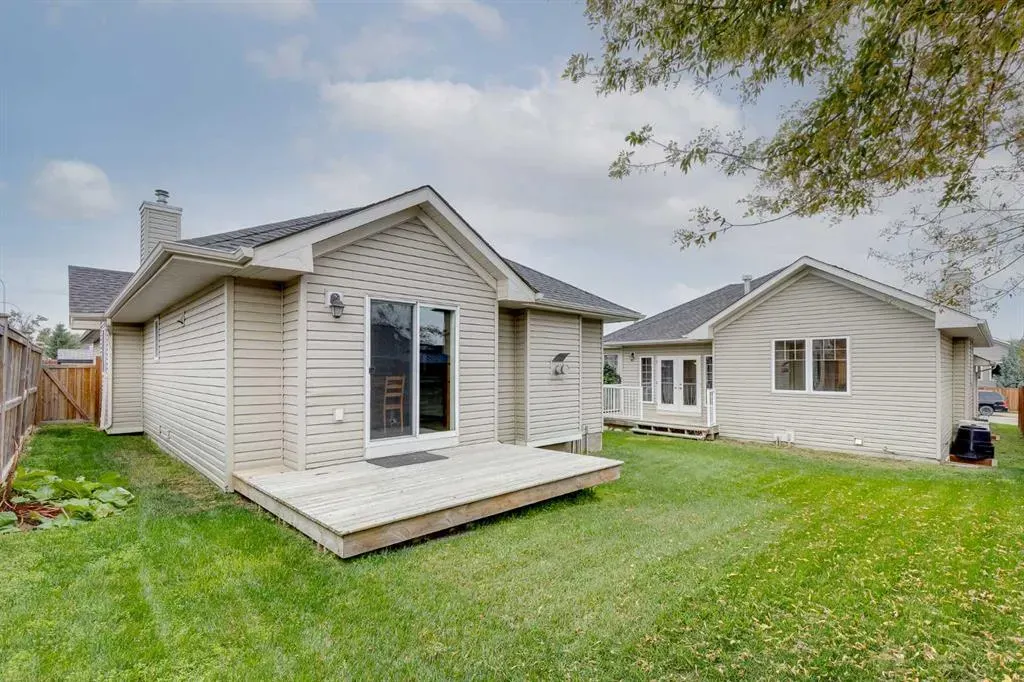 115 Strathmore Lakes Common