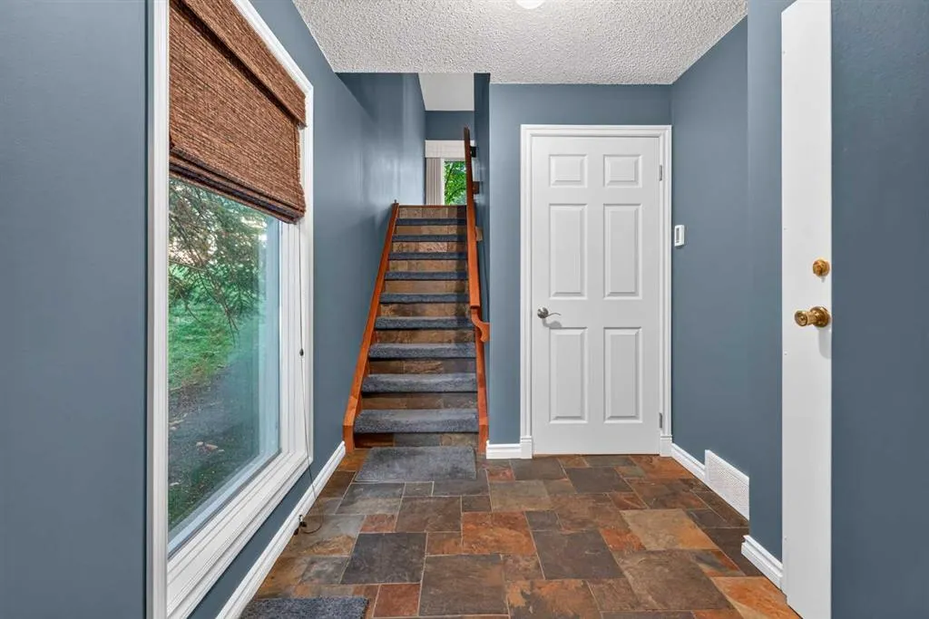 135 Point Drive NW