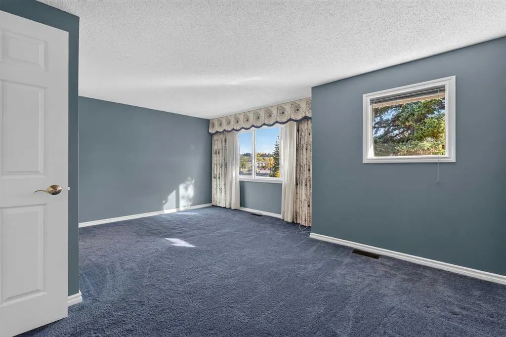 135 Point Drive NW