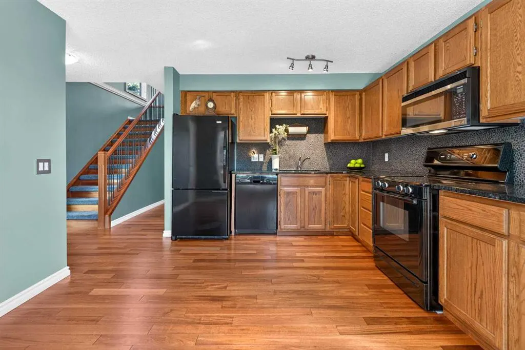 135 Point Drive NW