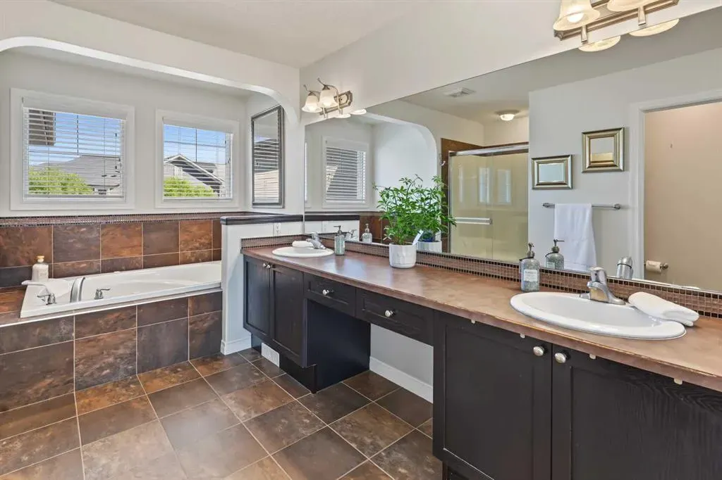 45 Royal Oak Manor NW
