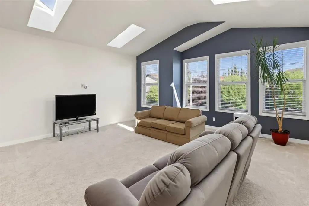 45 Royal Oak Manor NW
