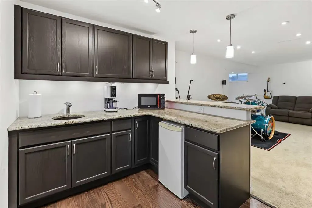 45 Royal Oak Manor NW