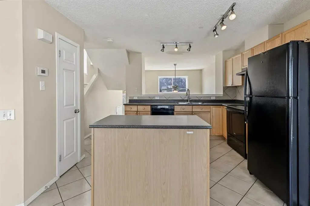 10 Tuscany Court NW