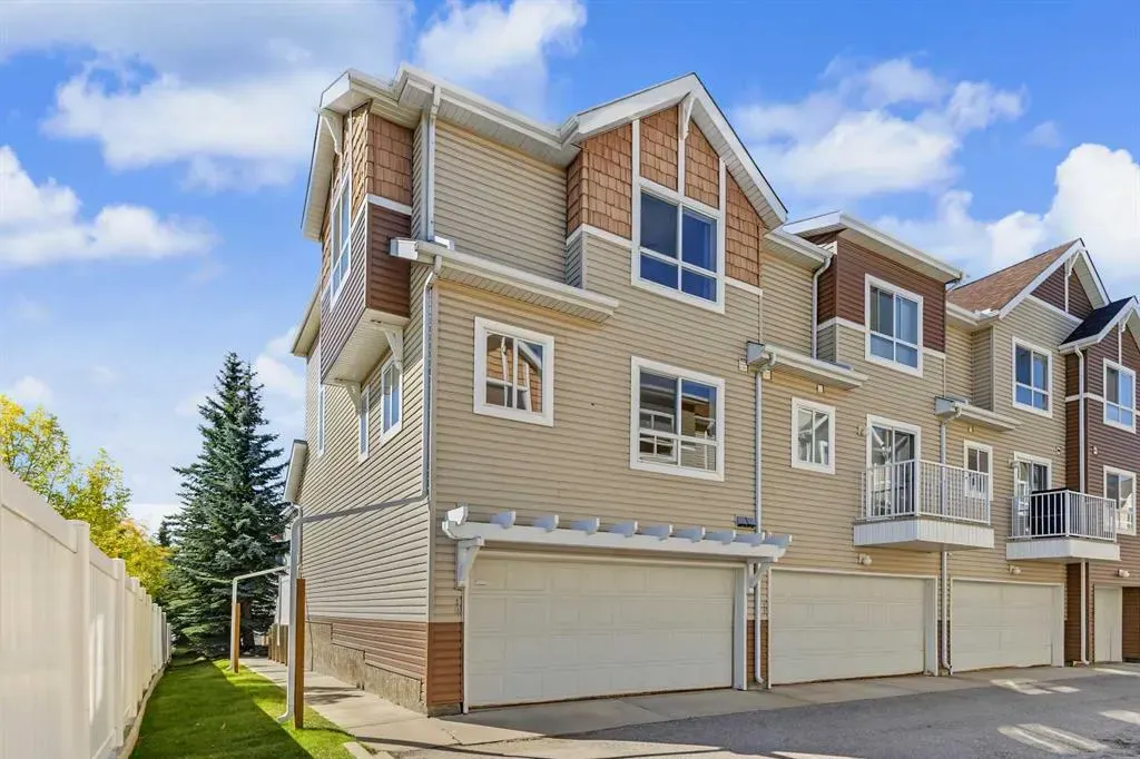 10 Tuscany Court NW