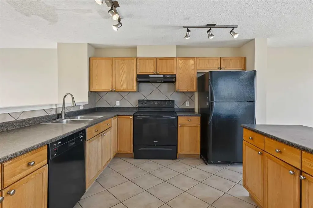 10 Tuscany Court NW