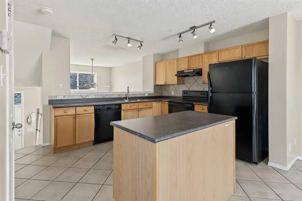 10 Tuscany Court NW