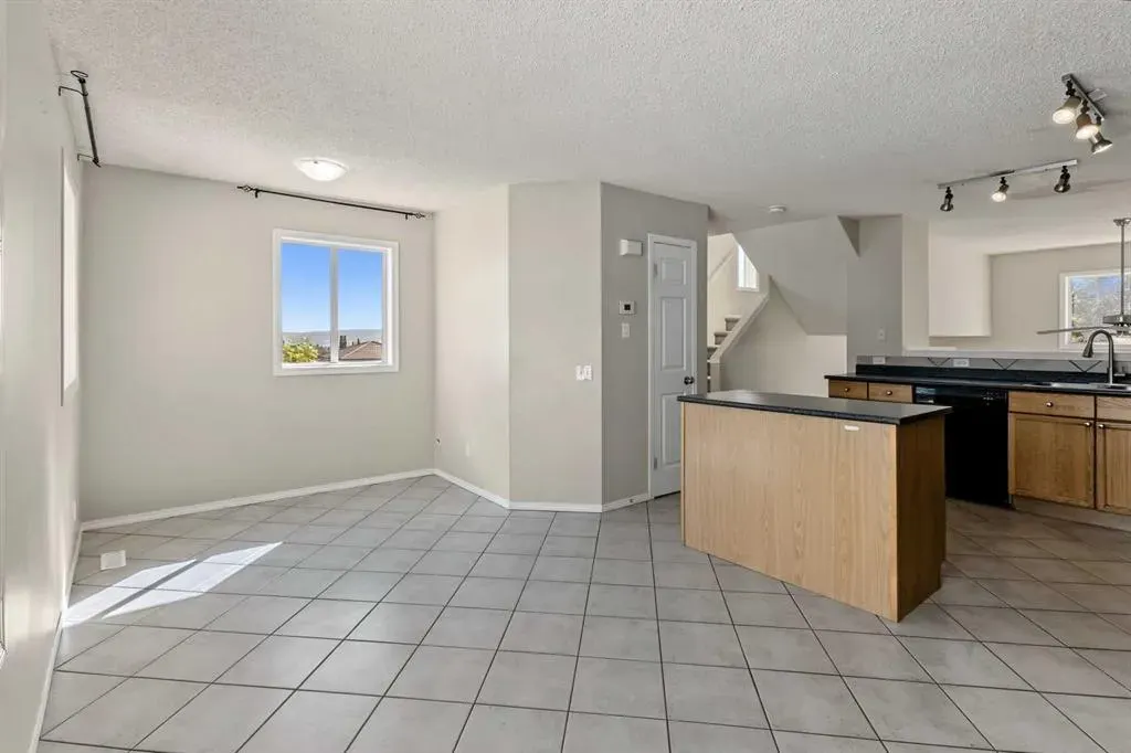10 Tuscany Court NW