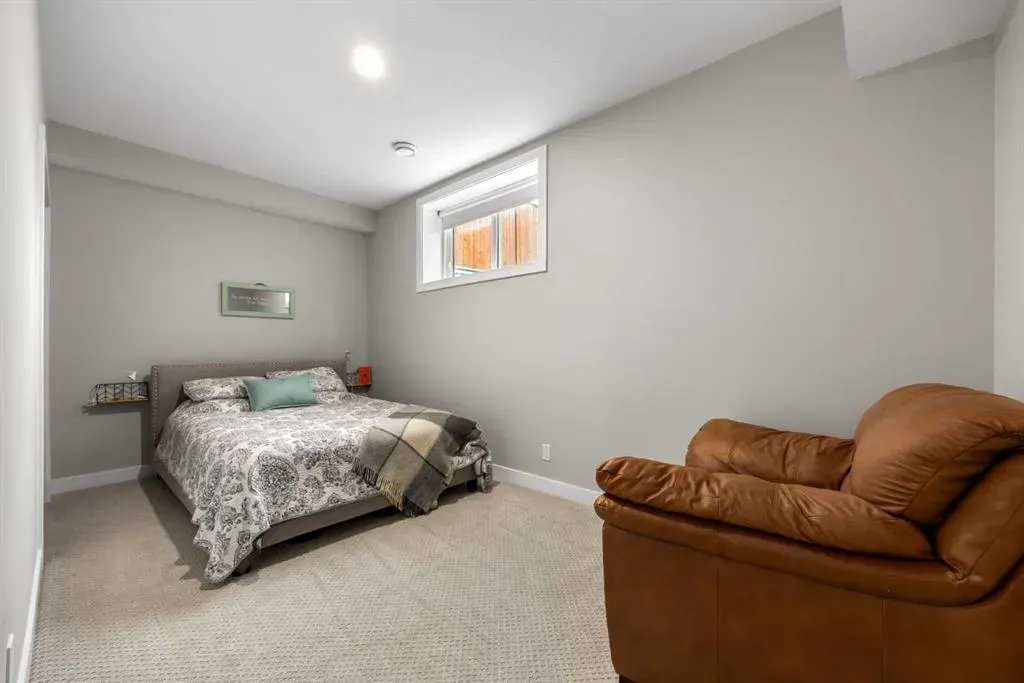 112 Reunion Loop NW